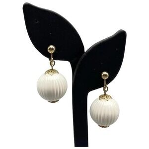 Vintage 1974 Sarah Coventry White Plastic Clip Earrings Ribbed Ball Beads Dangle